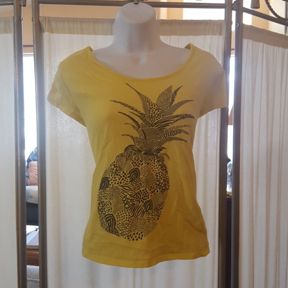 Workshop pineapple graphic hi low tee